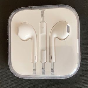 Apple ear pods with 3.5 mm jack for older I phones ear pods sealed  unused item